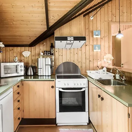 Ferienhaus Beautiful In Vaeggerlose With Wifi
